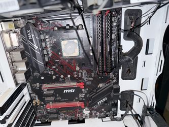 R7 2700x, 16gb ddr4 ram(3600 mhz), msi b450 motherboard no WiFi/bluetooth