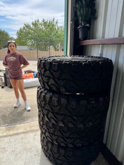 Mud Terrain Tires Set 35s FORD