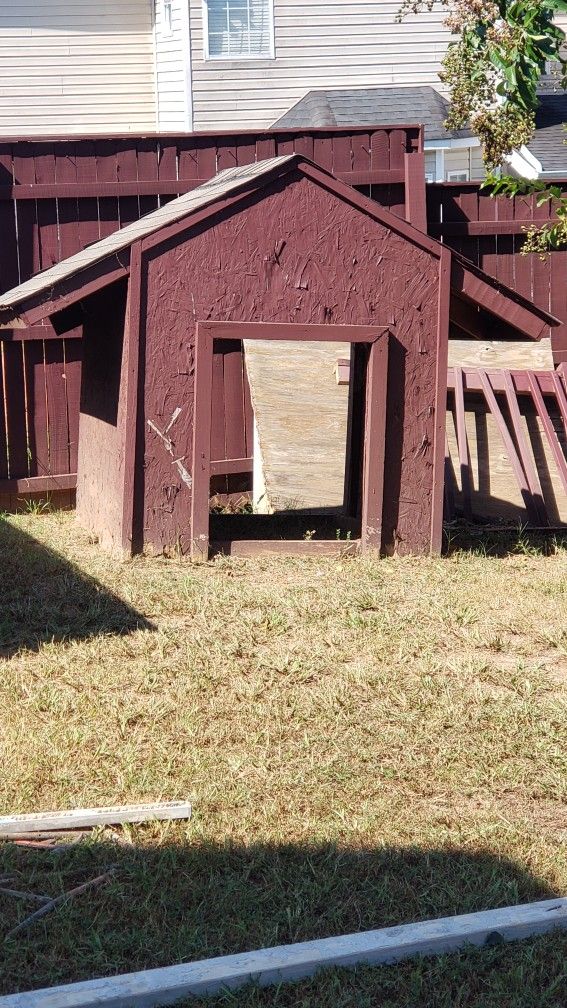 Dog House - FREE