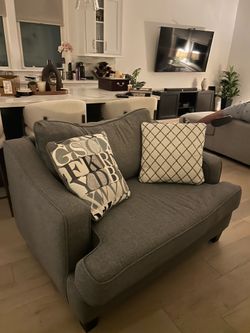 Living room chair/small sofa (fits 2 people!)