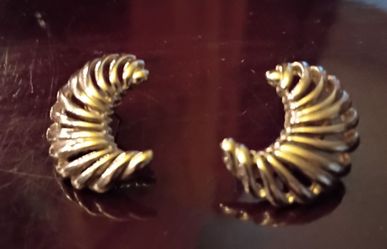 Silver Tone vintage Monet earrings
