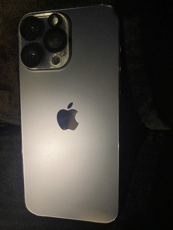Iphone 14 Pro Max And Series 8 Watch