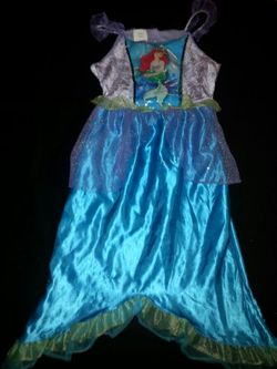 Disney Little Mermaid costume size of 5 to 7