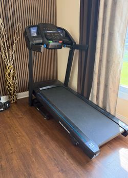Horizon treadmill