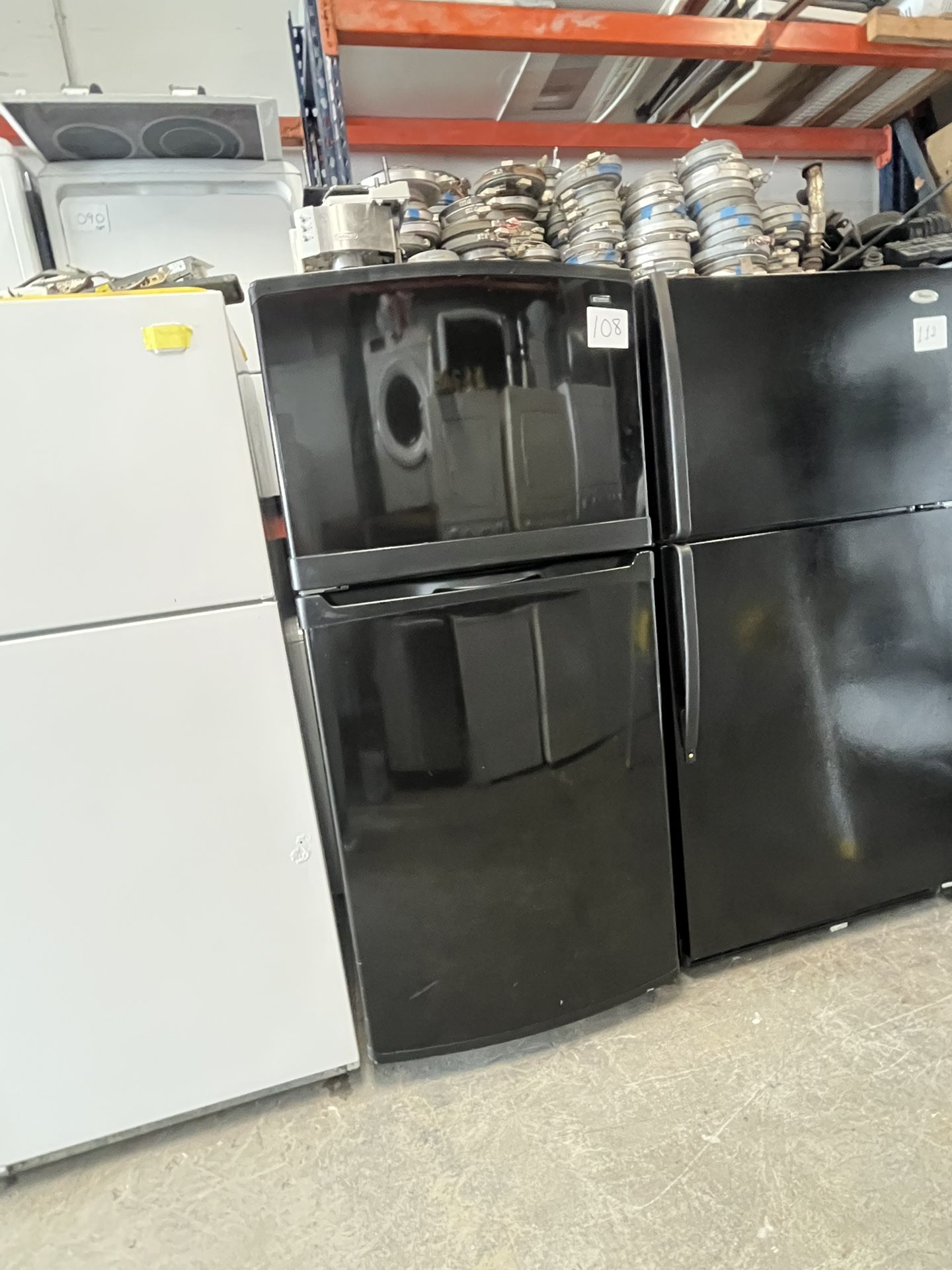 KENMORE TOP FREEZER REFRIGERATOR IN BLACK