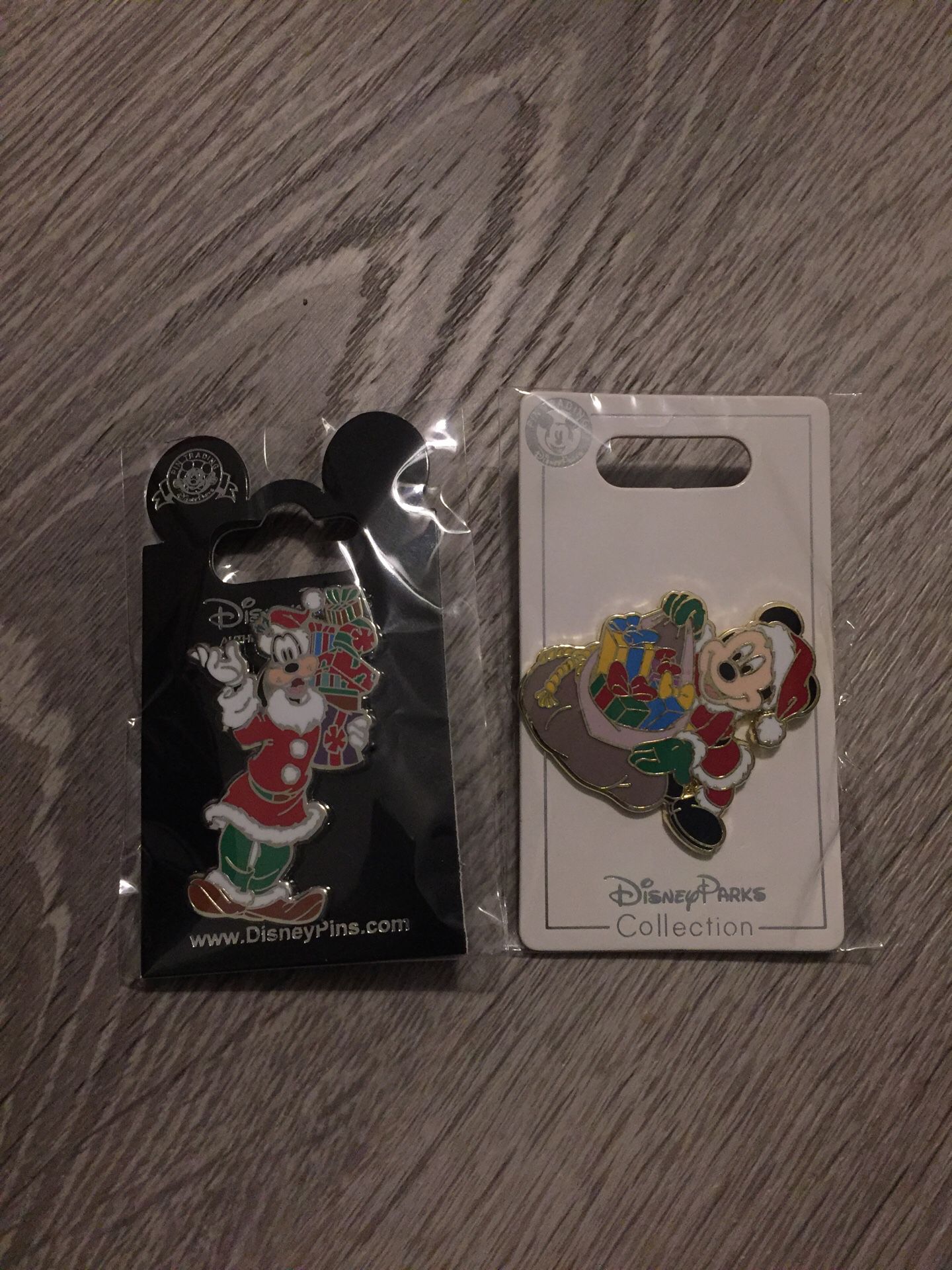 8 Disney Character Holiday Christmas Pins. Wreaths and Presents