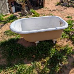 Claw foot tub