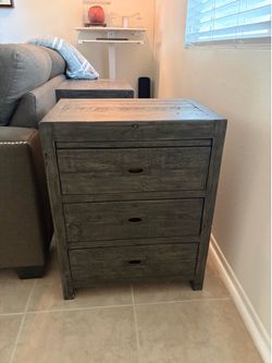 Set of nightstands