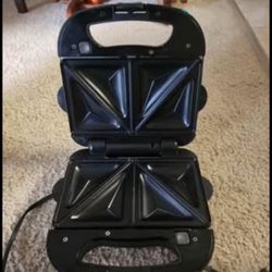 krups meal master /pizzals/sandwitch/waffle maker for sale .moving Out Sale First Come First Serve 