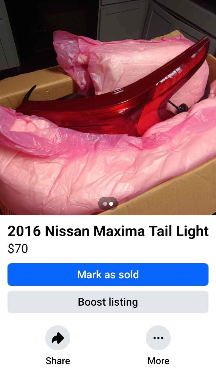2016 Nissan Maxima Tail Light