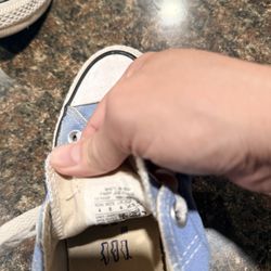 Converse Women’s Blue Tennis Shoes. 