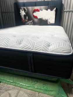 Lovely 🩵💫QUEEN 💫🩵MATTRESS and 🩵💫BOXSPRING