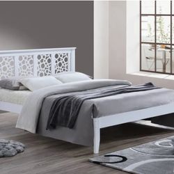 Beautiful White Solid Wood Platform Bed (New)