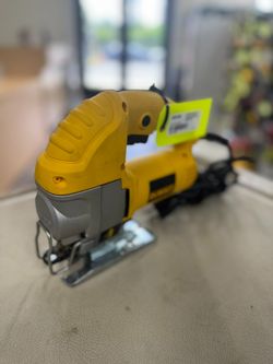 DEWALT DW317 5.5 AMP CORDED VARIABLE SPEED JIG SAW USED