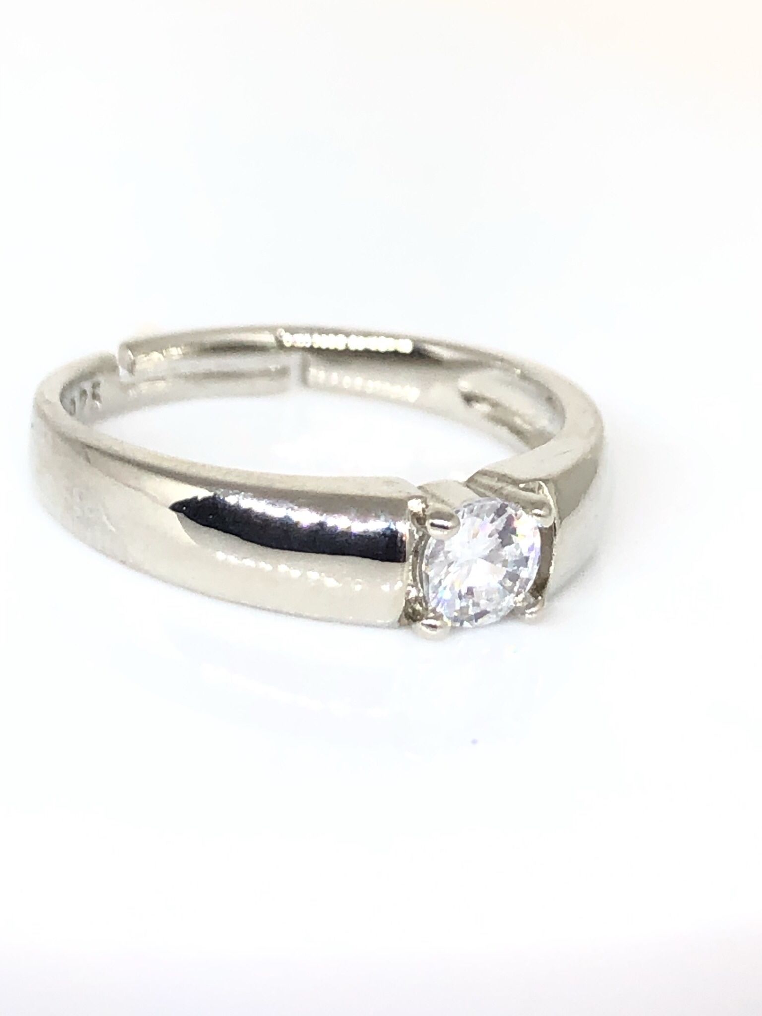 925/18kw Gold Round Cut CZ Engagement Ring 