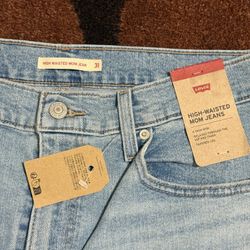 Levi’s High Waisted Mom Jean 