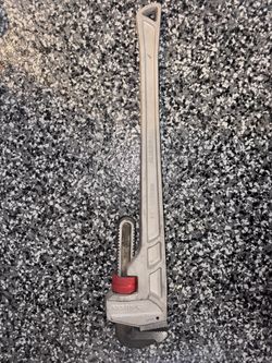 24in Husky Aluminum Pipe Wrench