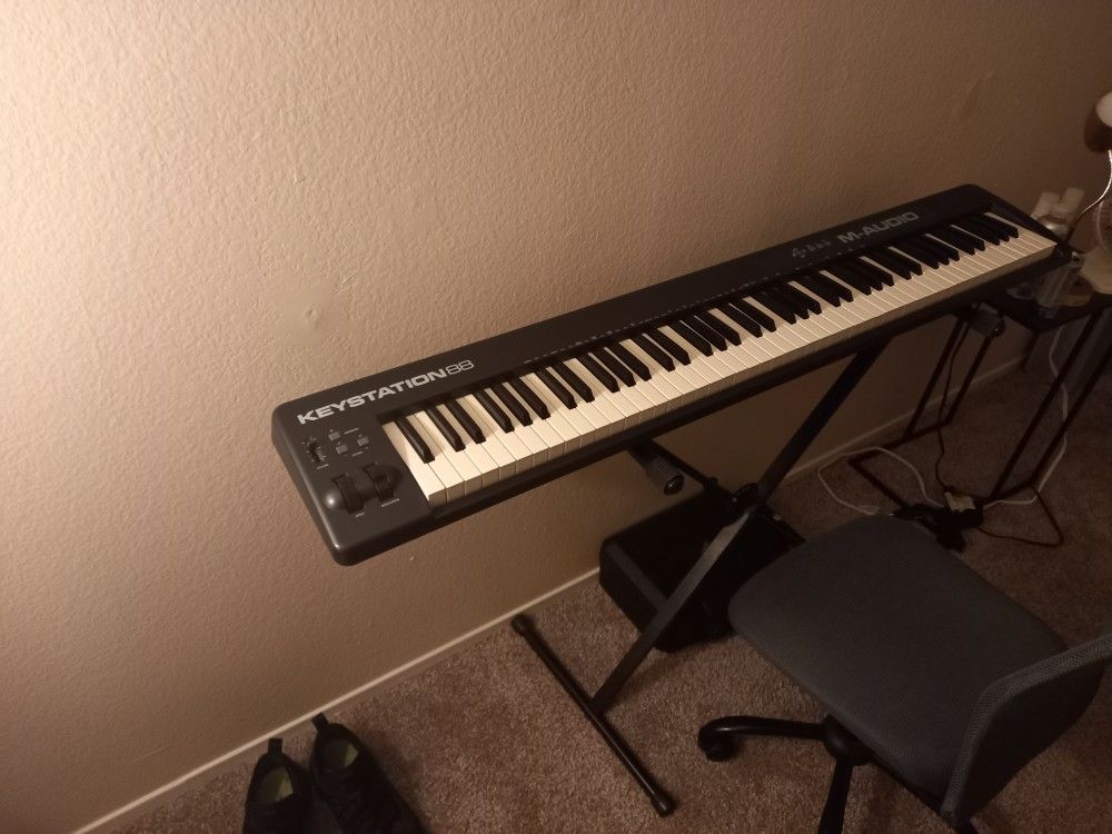 Keyboard piano (full length 88 keys)