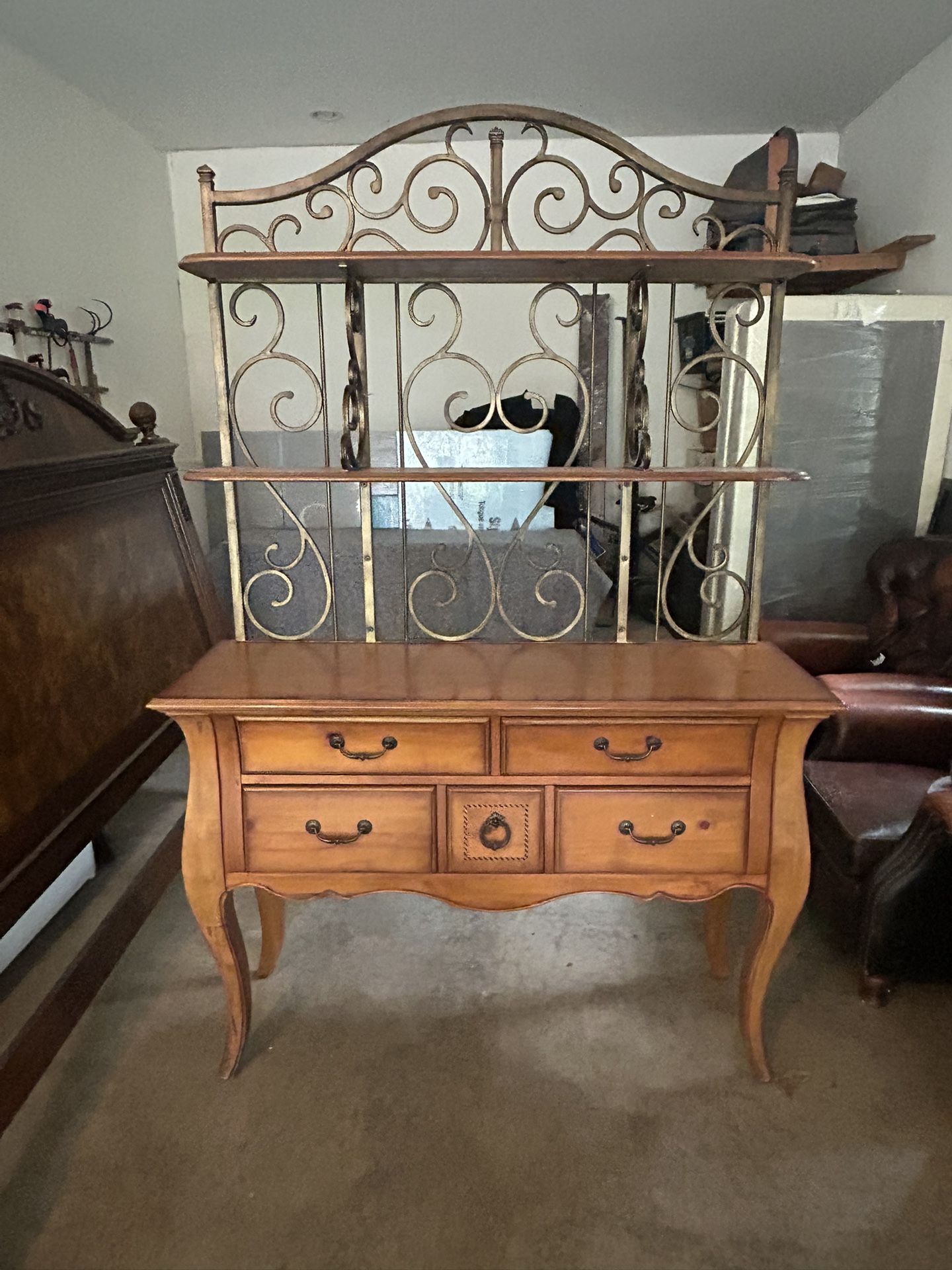 Stunning Bakers Rack / Console Table