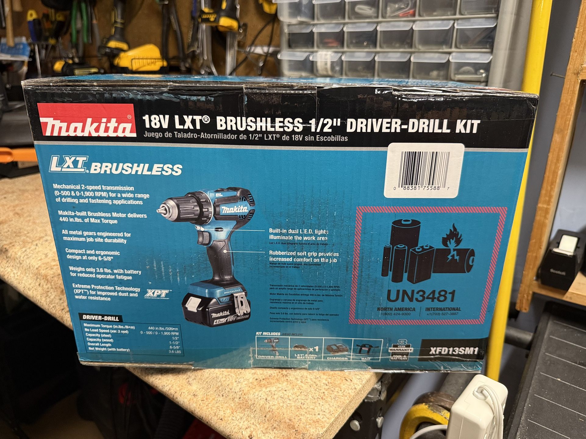 Makita 18V LXT Lithium-Ion Brushless Cordless 1/2 in. Driver-Drill Kit (4.0 Ah) and bag. 