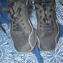 $8 used good condtion boy shoes reebok 13k