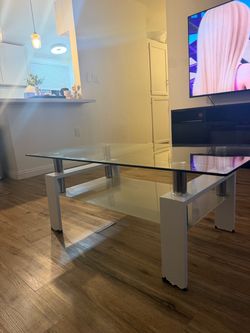 Clear/white coffee table