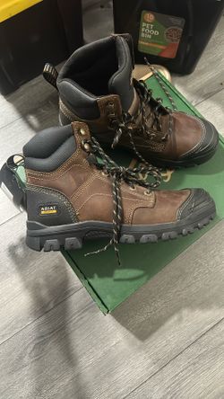 Brand New Ariat Men’s 7.5 Boots