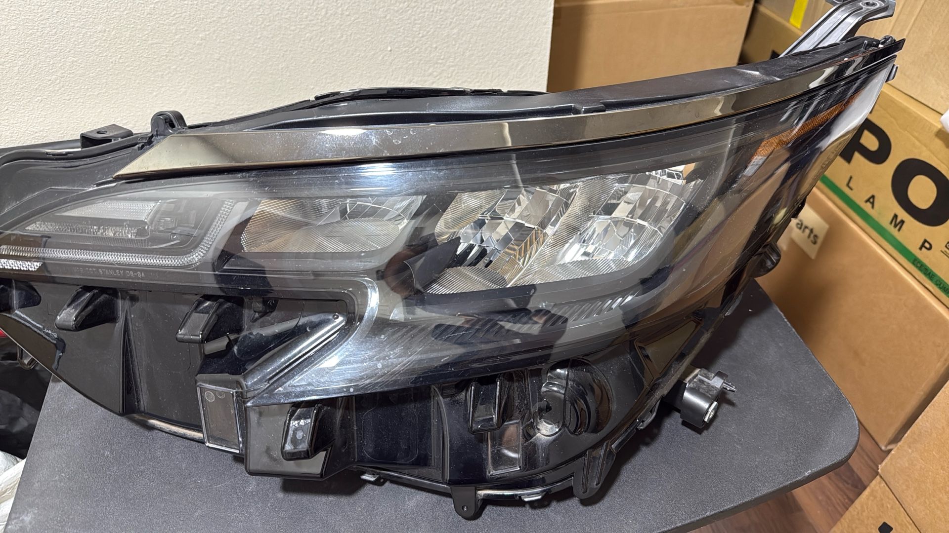 2021-2024 TOYOTA SIENNA Headlight Driver Side