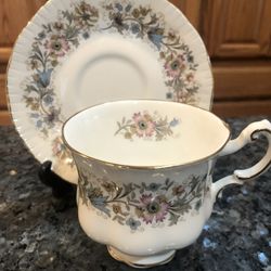 Vintage By A Appointment To Her Majesty The Queen “Paragon”.  Cup And Saucer Set.  Preowned Excellent Condition .  Has been on display in a cabinet.  