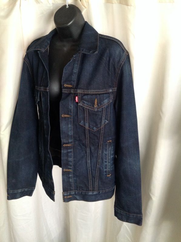 Levi Strauss dark denim jean jacket size M