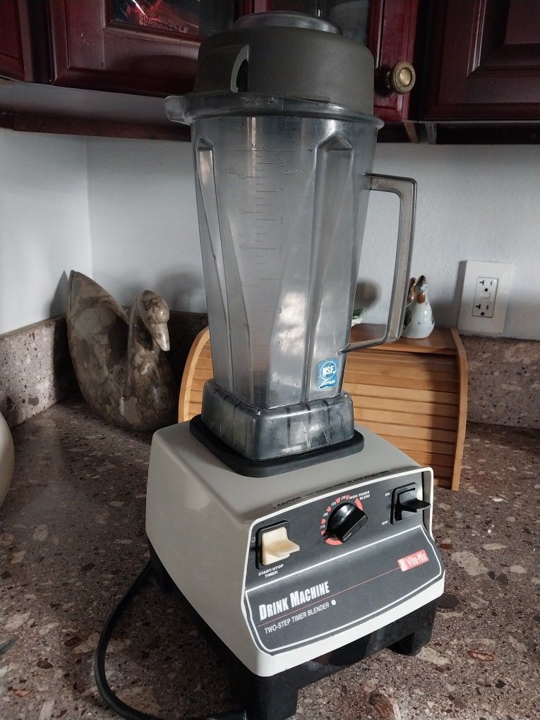 VITAMIX NSF COMMERCIAL BLENDER IN EXCELLENT WORKING CONDITION