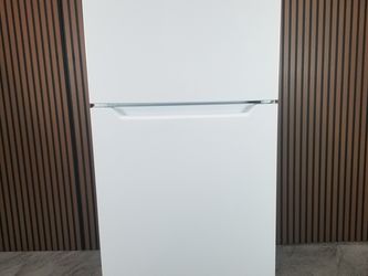 Frigidaire 28 Inch Top Freezer Refrigerator with 17.6 Cu. Ft. Total Capacity, Adjustable Glass Shelves (FFHT1822UW-D-5203)