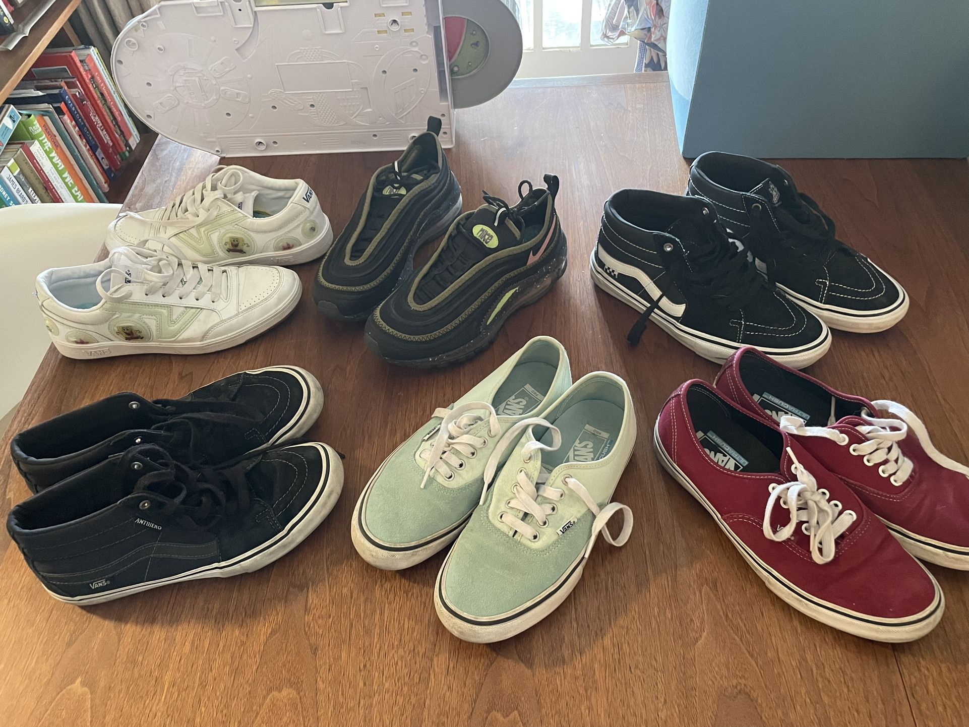 6 Pairs Preowned Men’s Shoes Size 8.5 Vans, Nike