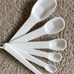 New!  6 Measuring Spoons Set - White - 1/8 tsp - 1 tbs - Stacks Into 1