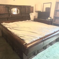 Cal King Captains Waterbed/bed