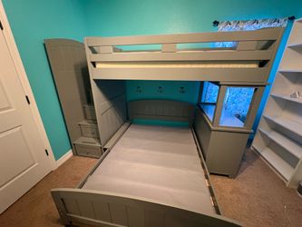 RtG twin over full loft bed