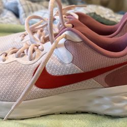 New Women's Nike Sneakers