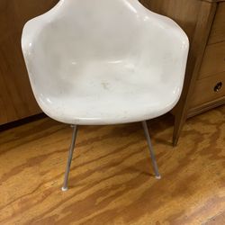 Mid Century Herman Miller Eames White Arm Chair 