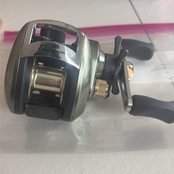 Shakespeare fishing reel right hand