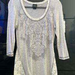 Buckle Daytrip Women’s Light Gray Rhinestones Top 