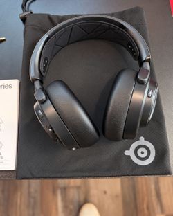 SteelSeries Arctis Nova Pro Wireless Gaming Headset + Base Station