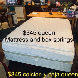 ⭐️⭐️⭐️⭐️-$345 cama queen-1 white queen mattresses/box springs (box springs choice of blue or brown as white one sold) ($345 for each of bed  (mattress