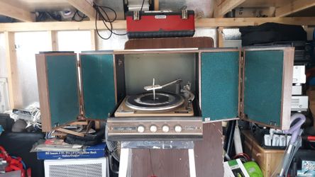 Solid state silvertone cabinet stereo