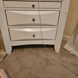 Queen Size Day Bed, Dressers And Nightstand