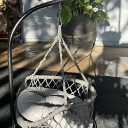 Dog 🐶 Or Cat 🐱’s  Bed Swing.       $25.00