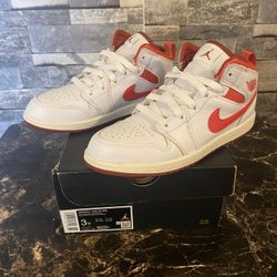 Retro Jordan 1s Mid (GS)