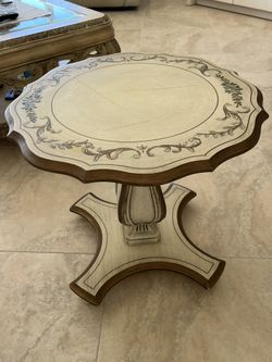 Accent Side Table Round