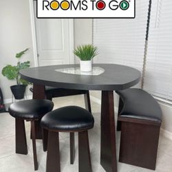 Like New! Rooms to Go Dining Room Table Set