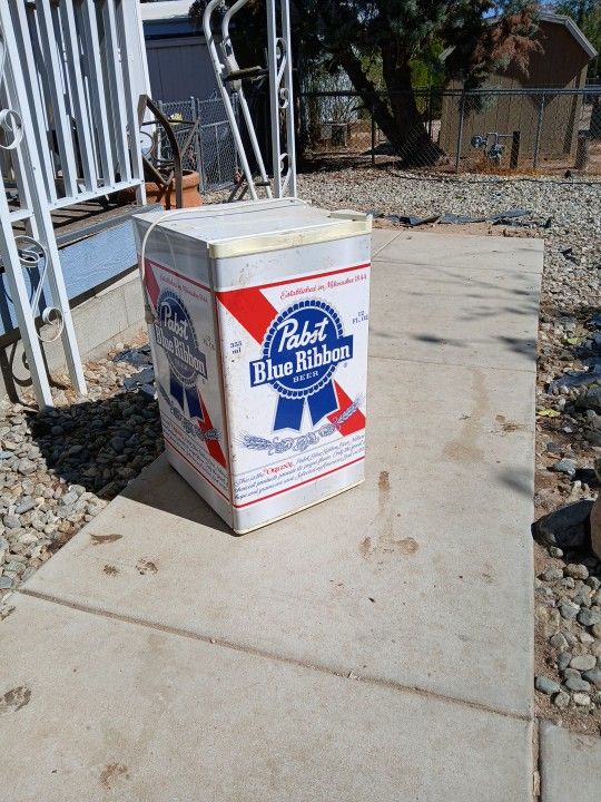 Blue Ribbon Mini Fridge Works Great