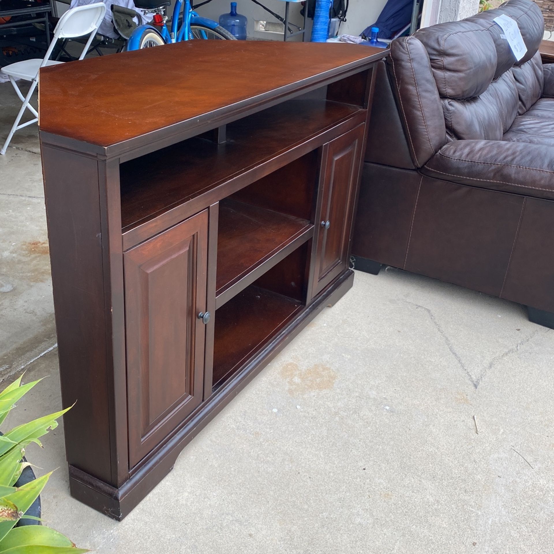 Corner Entertainment TV Stand shelf